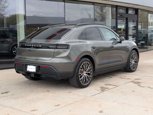 New 2026 Porsche Macan 4 Electric AWD/4WD image 9