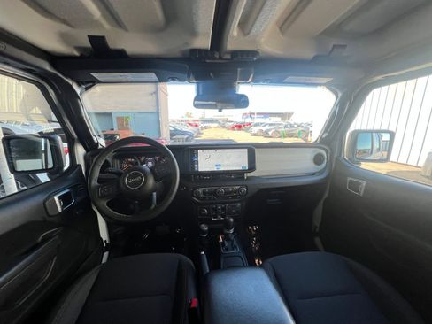 Used 2025 Jeep Wrangler Unlimited Sport AWD/4WD image 33