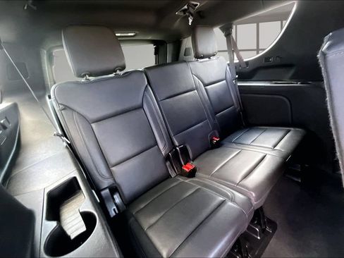 Used 2024 Chevrolet Suburban LT AWD/4WD image 25