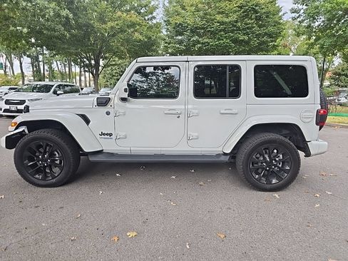 Used 2021 Jeep Wrangler Unlimited Sahara AWD/4WD image 5