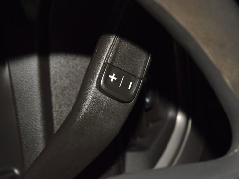 Used 2025 Chevrolet Silverado 2500 Custom w/ Custom Value Package image 39