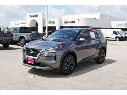 Used 2023 Nissan Rogue SV FWD image 3
