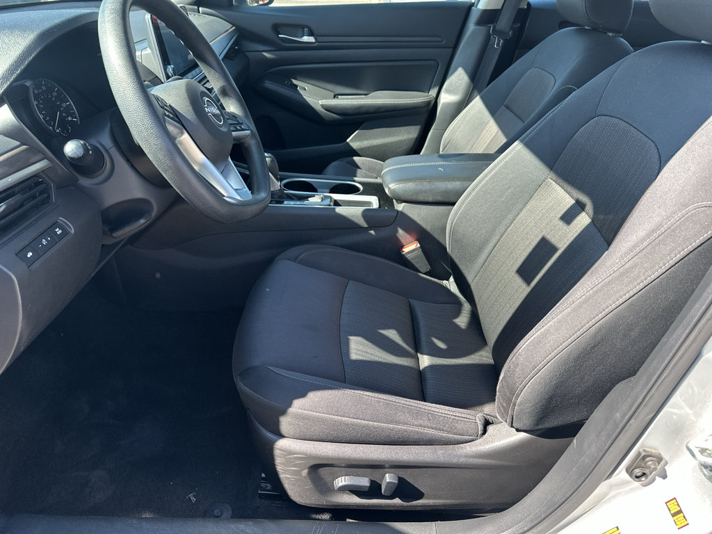 Used 2024 Nissan Altima 2.5 SV FWD image 12