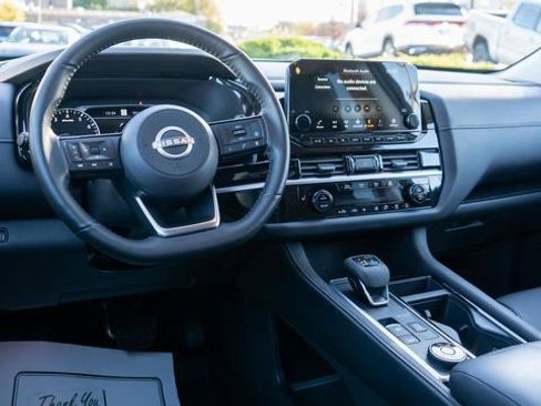 Certified 2025 Nissan Pathfinder SL image 13