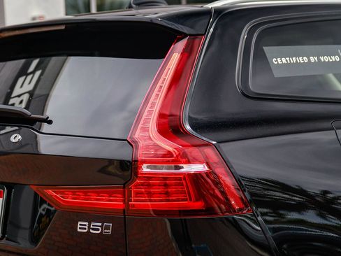 Certified 2026 Volvo V60 B5 Cross Country Ultra w/ Climate Package AWD/4WD image 9