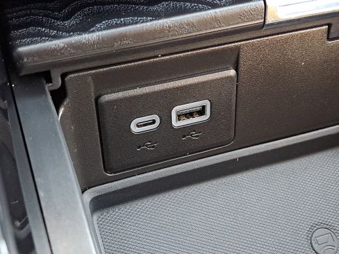 Used 2024 GMC Yukon Denali image 23