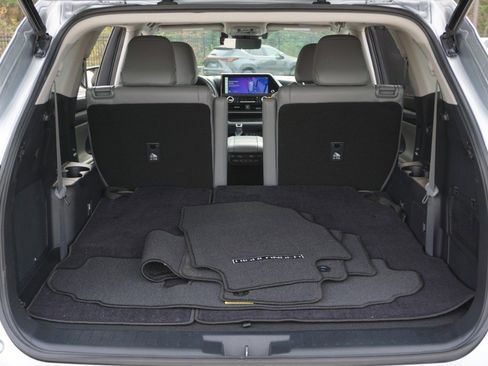 Used 2023 Toyota Highlander Platinum image 36