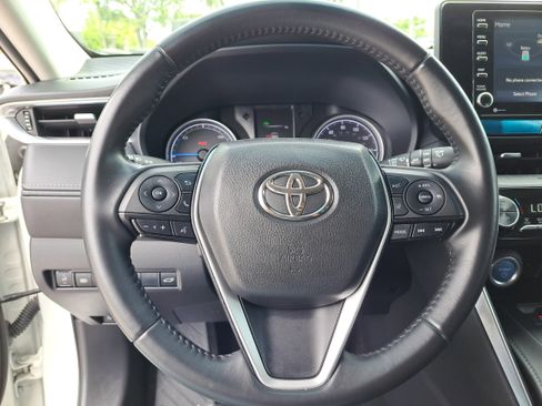 Used 2021 Toyota Venza LE image 13