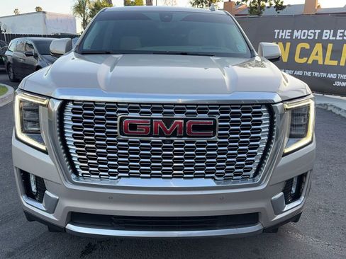 Used 2021 GMC Yukon XL Denali w/ Denali Ultimate Package image 3