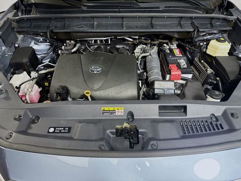 Certified 2021 Toyota Highlander XLE AWD/4WD image 31