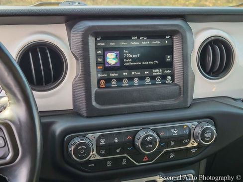 Used 2021 Jeep Wrangler Sport AWD/4WD image 19