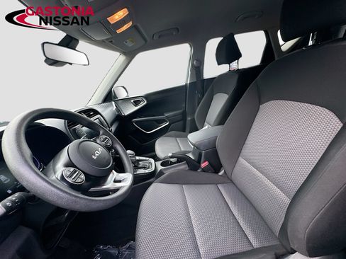 Used 2025 Kia Soul LX w/ LX Technology Package FWD image 26