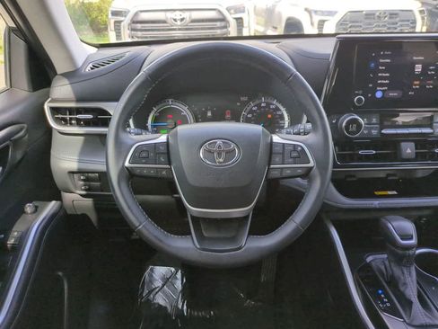 Certified 2023 Toyota Highlander XLE AWD/4WD image 16