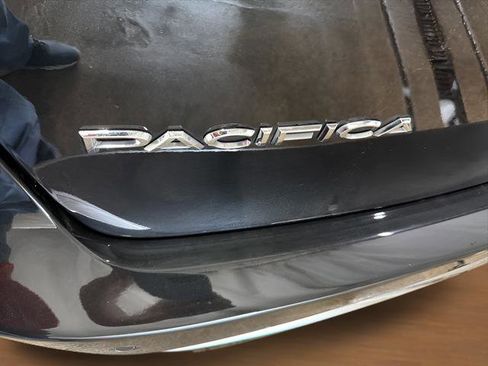 Used 2024 Chrysler Pacifica Select image 8