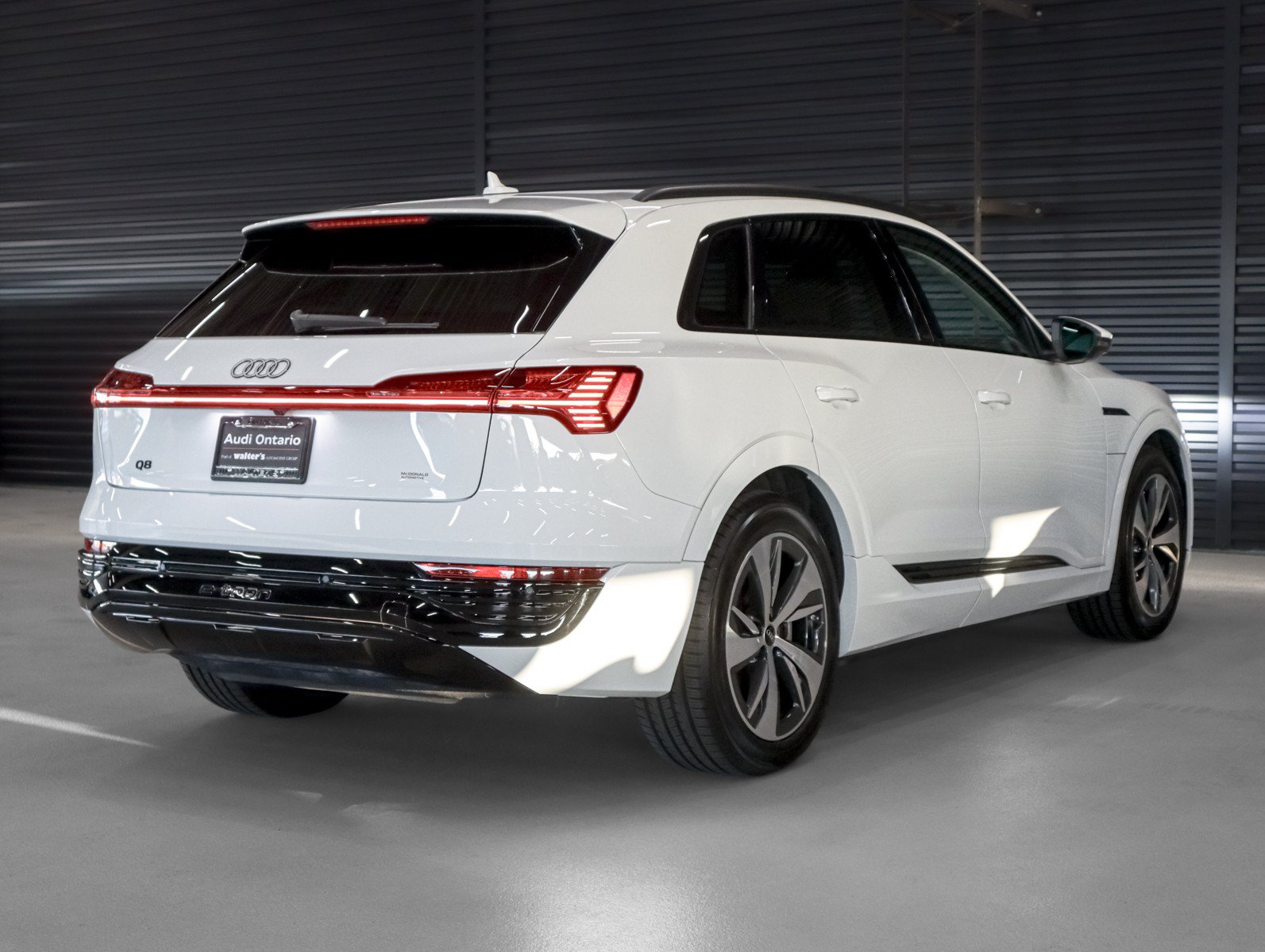 Used 2024 Audi Q8 e-tron Premium AWD/4WD image 14