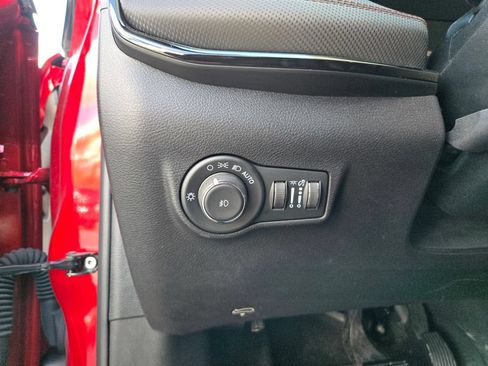 Used 2025 Jeep Compass Trailhawk AWD/4WD image 16