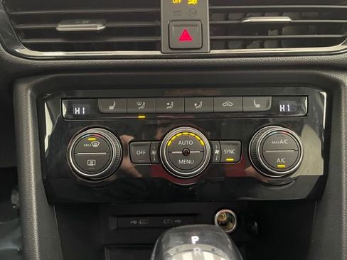 Used 2024 Volkswagen Taos SE w/ Black Wheel Plus Package image 5