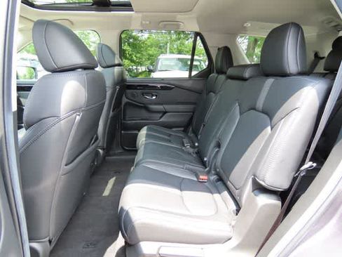 Used 2025 Honda Pilot Touring image 15