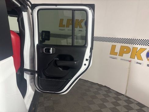 Used 2021 Jeep Gladiator Willys image 26