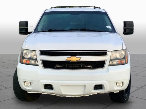 Used 2013 Chevrolet Suburban LT w/ Luxury Package AWD/4WD image 3