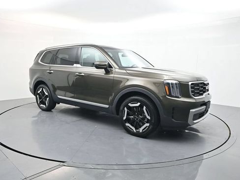 Used 2023 Kia Telluride S FWD image 1