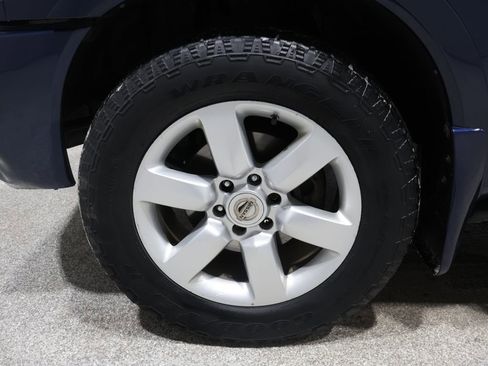 Used 2011 Nissan Titan SL w/ SL Technology Pkg image 9