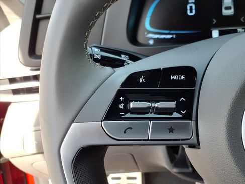 Certified 2025 Hyundai Elantra Sport image 25