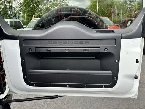 Used 2024 Land Rover Defender 130 X-Dynamic SE AWD/4WD image 45