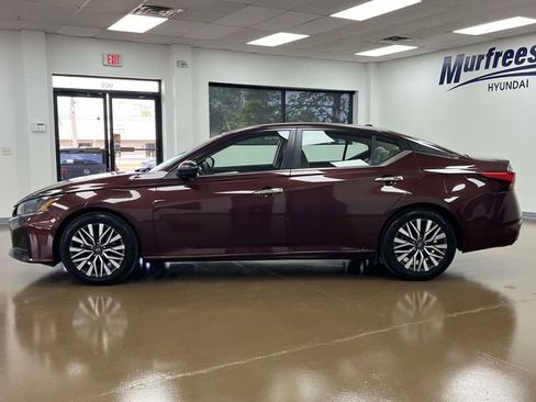 Used 2024 Nissan Altima 2.5 SV FWD image 9