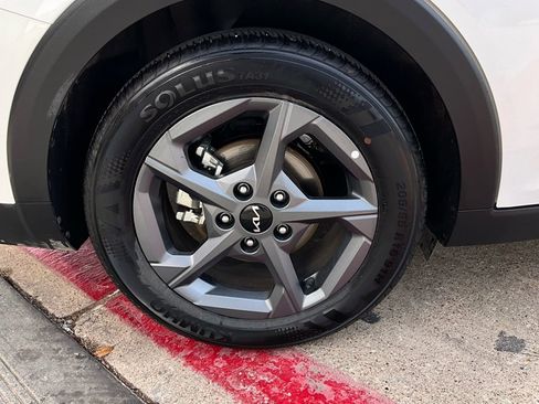 Used 2025 Kia K4 LXS image 9