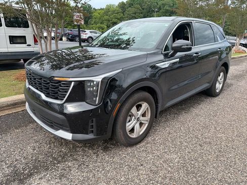 Used 2025 Kia Sorento LX FWD image 1