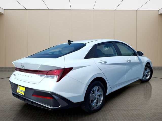 Used 2025 Hyundai Elantra SE FWD image 8