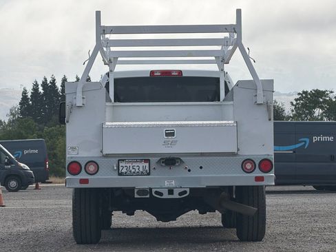 Used 2024 RAM 2500 Tradesman w/ Chrome Appearance Group RWD image 5