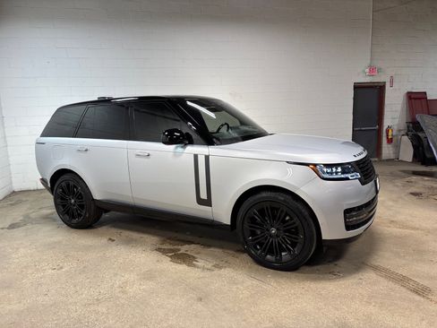 Used 2025 Land Rover Range Rover SE AWD/4WD image 5