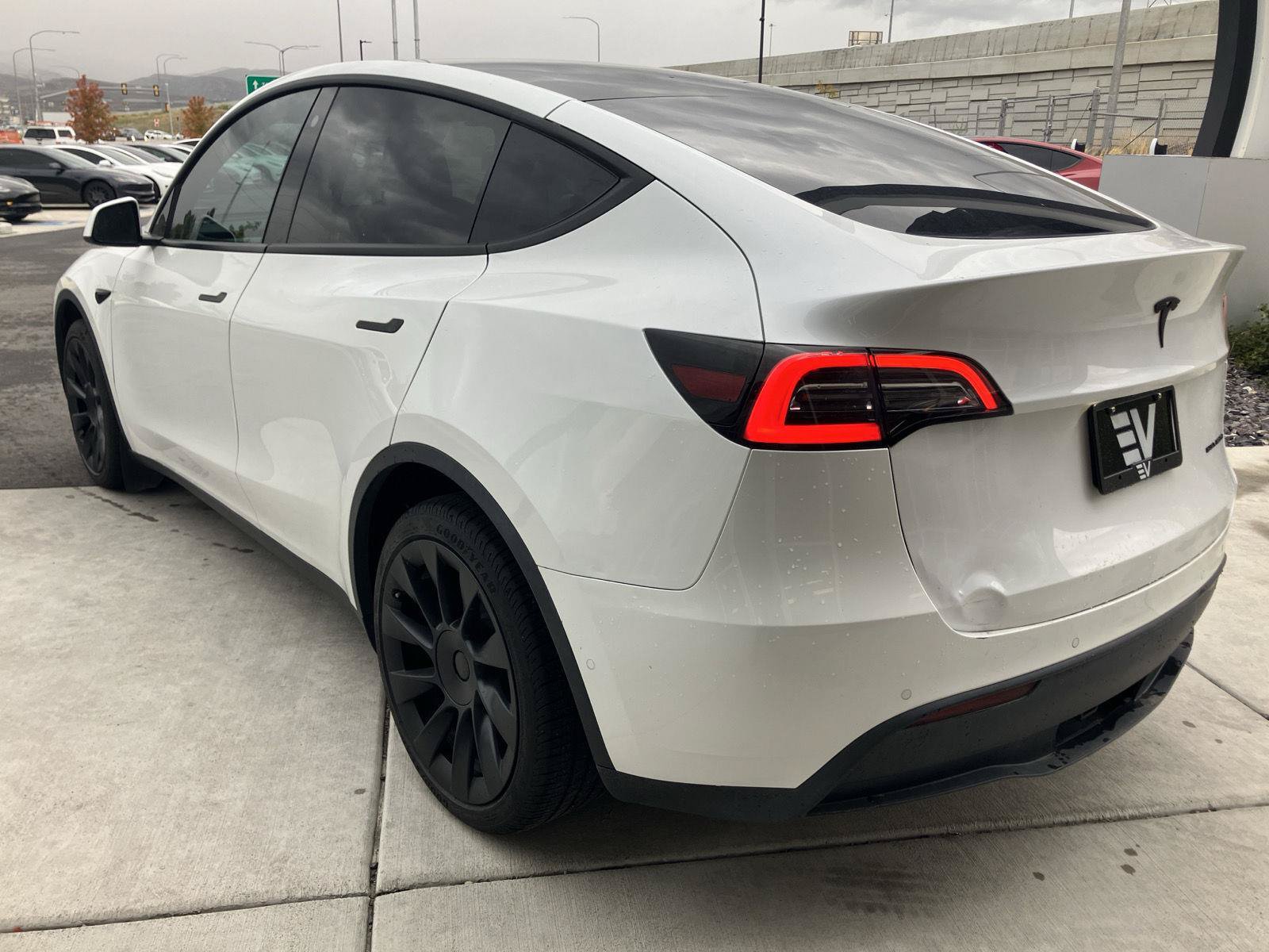 Used 2022 Tesla Model Y Long Range AWD/4WD image 6