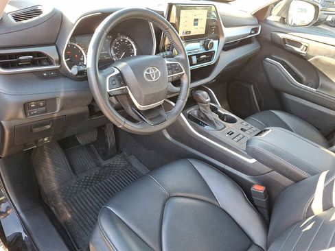 Used 2023 Toyota Highlander XLE w/ Protection Package #3 (TMS) AWD/4WD image 11