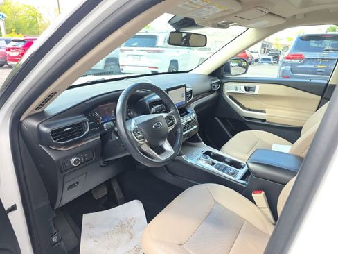 Used 2021 Ford Explorer Limited w/ Equipment Group 301A AWD/4WD image 8