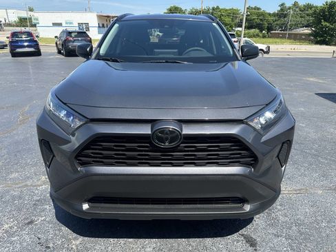 Used 2020 Toyota RAV4 LE FWD image 4