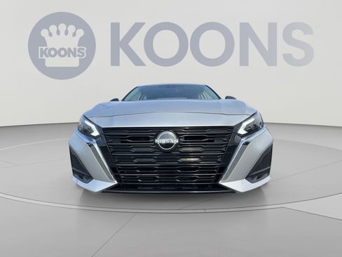 Used 2024 Nissan Altima 2.5 SV FWD image 11