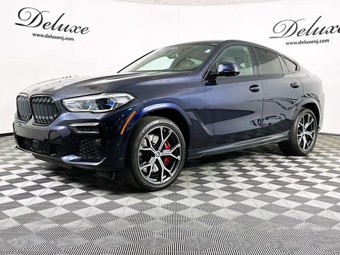 Used 2022 BMW X6 M50i AWD/4WD image 3