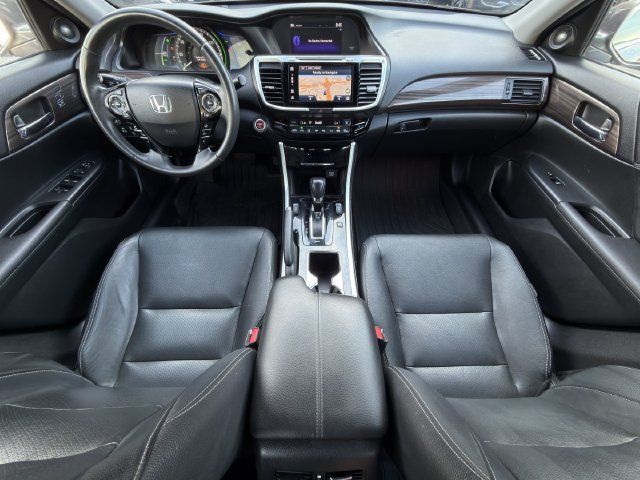 Used 2017 Honda Accord Touring image 10