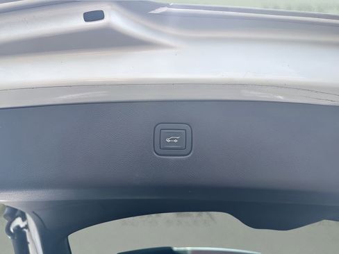 Used 2022 Chevrolet Blazer LT FWD image 12