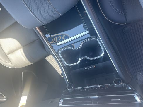 Used 2025 Chevrolet Traverse High Country w/ LPO, Floor Liner Package AWD/4WD image 32