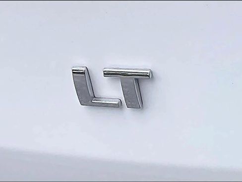 Used 2023 Chevrolet Traverse LT FWD image 9