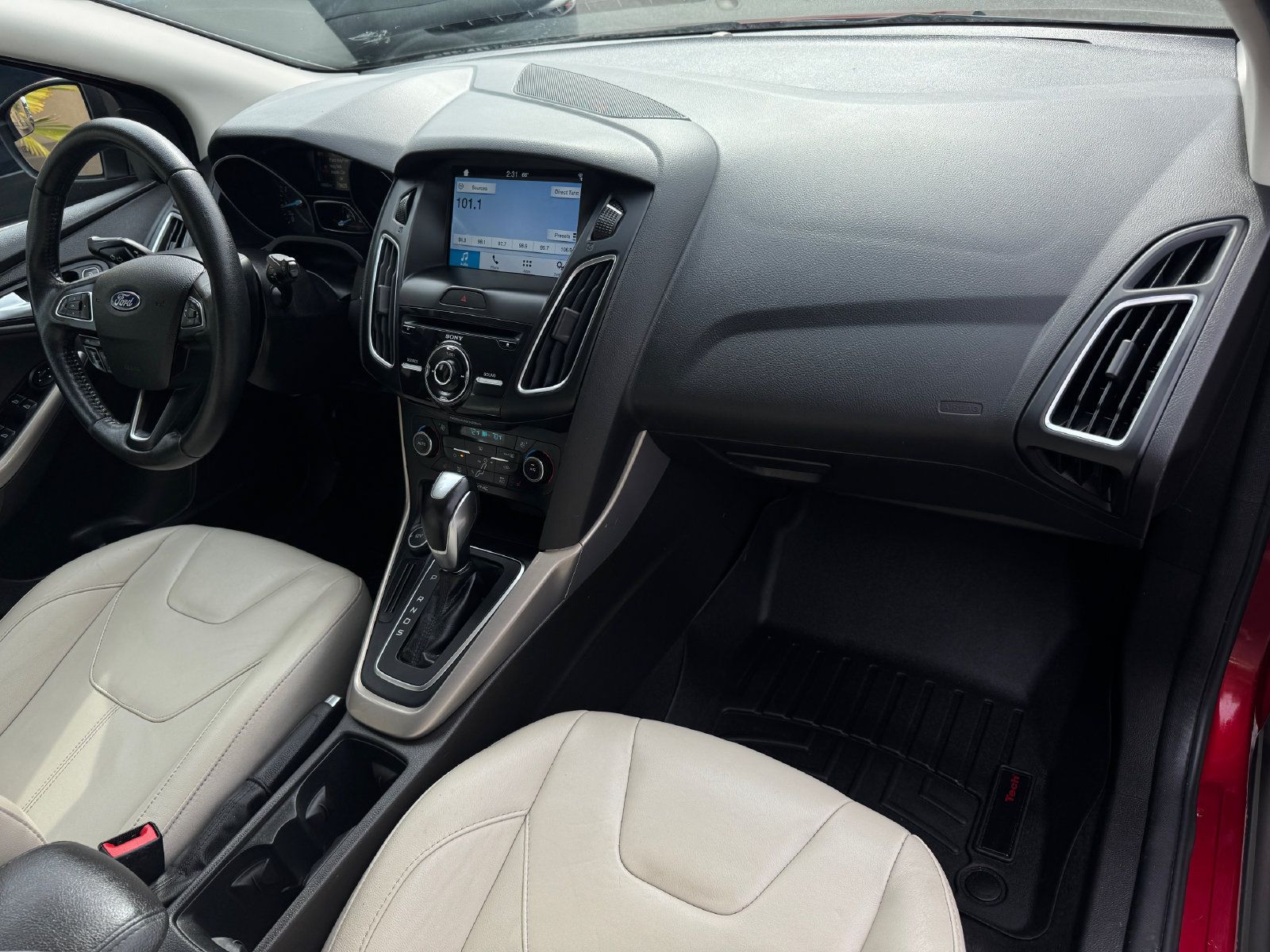 Used 2016 Ford Focus Titanium FWD image 21