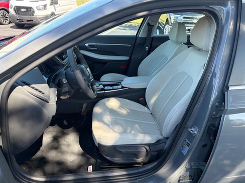 Used 2023 Hyundai Sonata SE FWD image 16