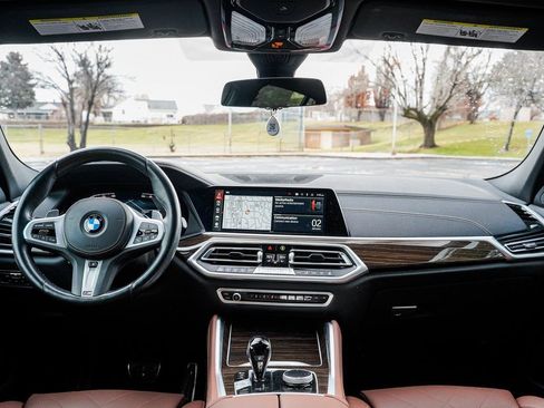 Used 2023 BMW X6 xDrive40i w/ M Sport Package image 11