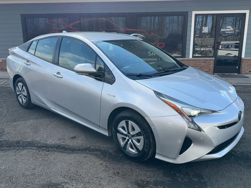 Used 2017 Toyota Prius Two image 3