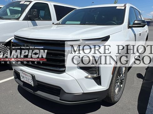 Certified 2024 Chevrolet Traverse LT AWD/4WD image 1