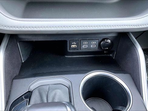 Used 2024 Toyota Highlander LE image 16